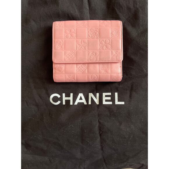 CHANEL Pink Lambskin Leather Icons Wallet- AUTHENTICATED - Picture 2 of 8